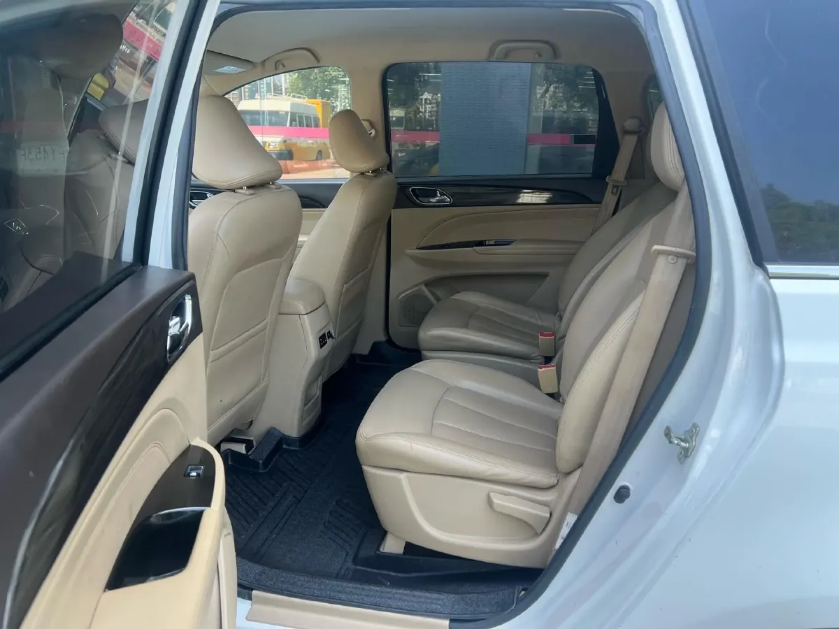 2016 BaoJun 560 1.5T 150HP L4 6MT,autocango,china used car exporter,china ev exporter,chinese used car exporter,chinese used ev exporter