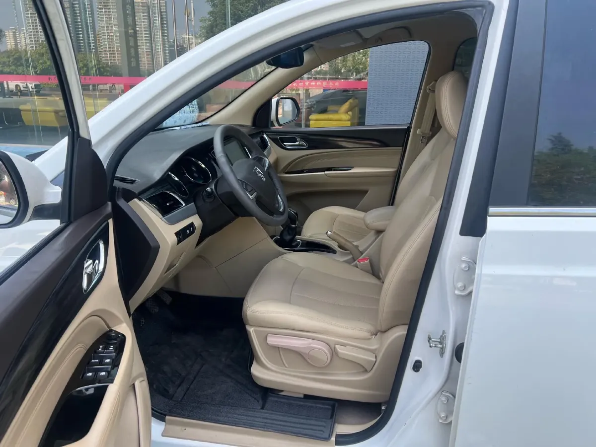 2016 BaoJun 560 1.5T 150HP L4 6MT,autocango,china used car exporter,china ev exporter,chinese used car exporter,chinese used ev exporter