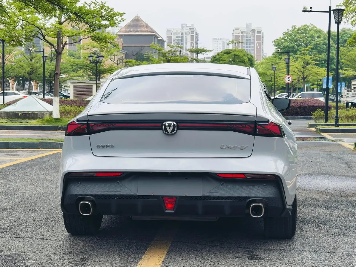 2022 ChangAn UNI-V 1.5T 188HP L4 7DCT,autocango,china used car exporter,china ev exporter,chinese used car exporter,chinese used ev exporter