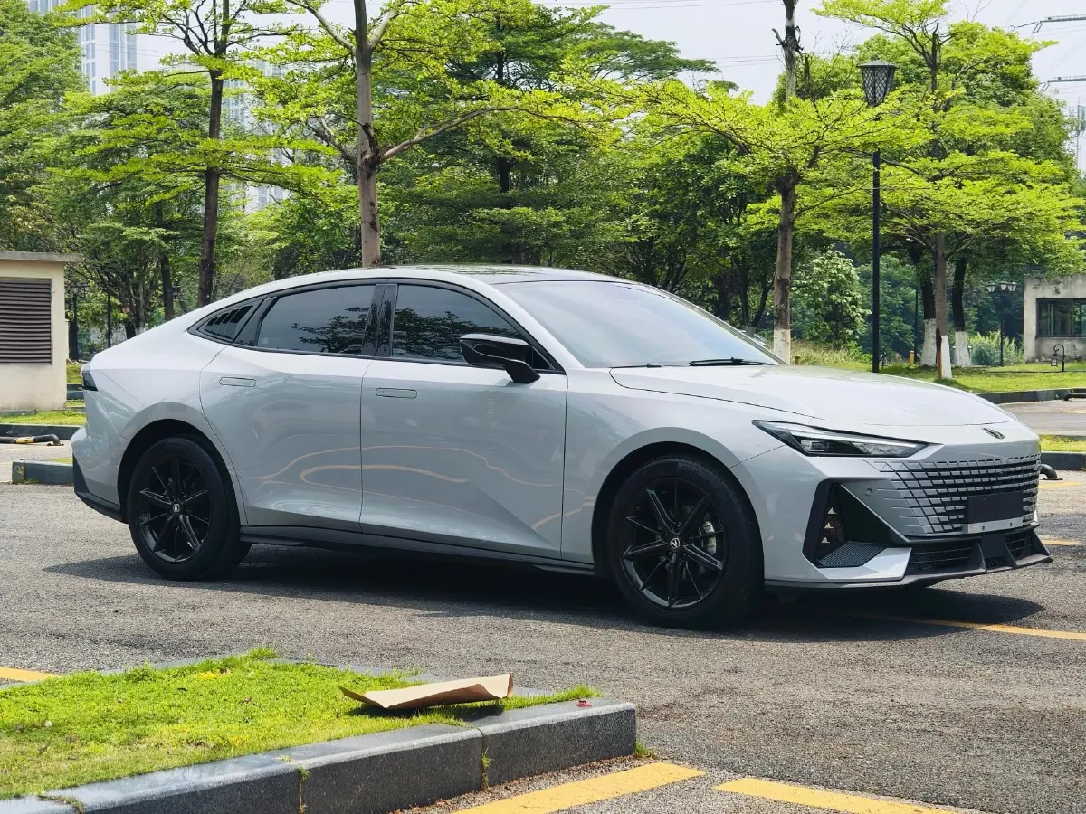 2022 ChangAn UNI-V 1.5T 188HP L4 7DCT,autocango,china used car exporter,china ev exporter,chinese used car exporter,chinese used ev exporter