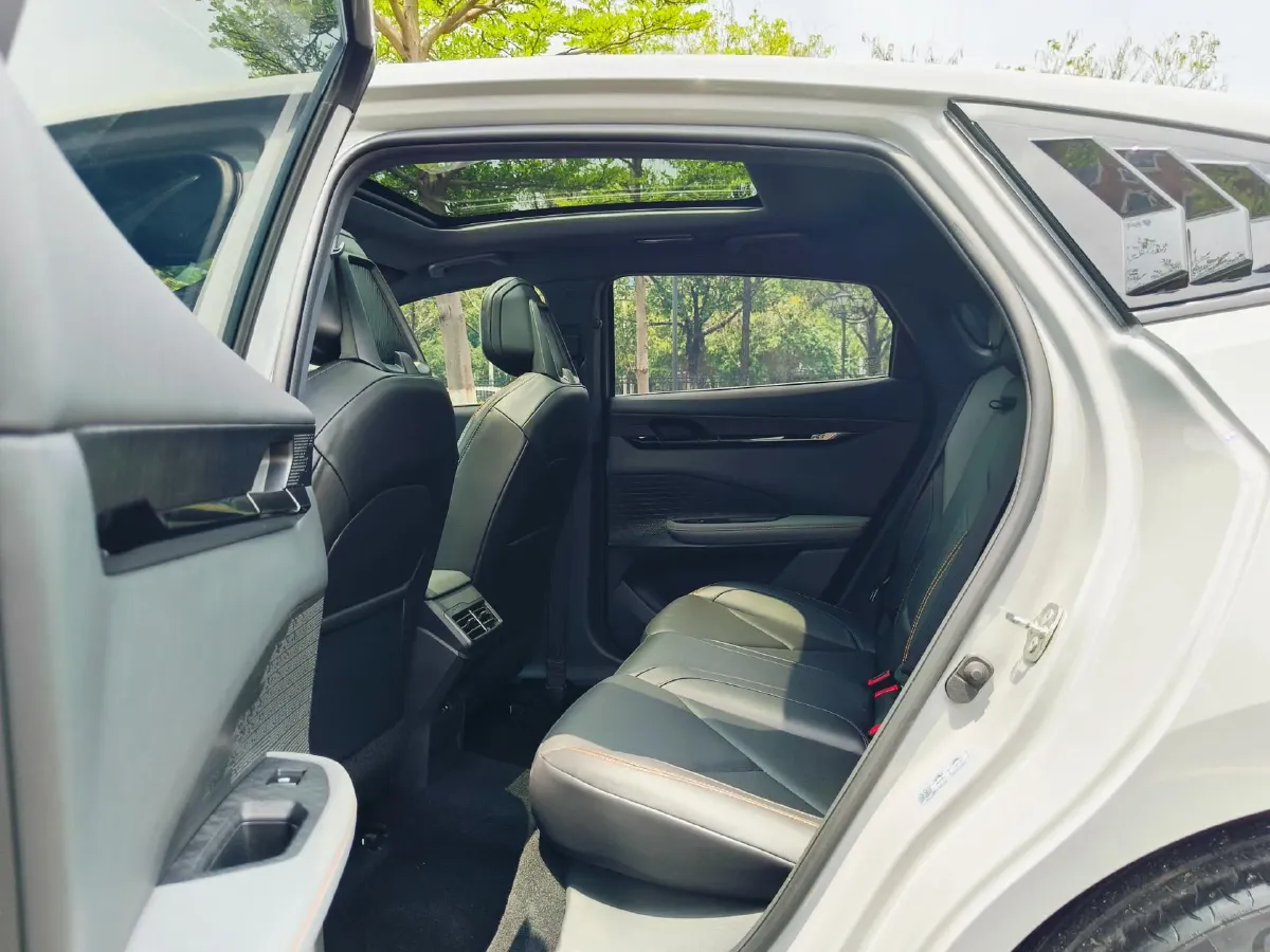 2022 ChangAn UNI-V 1.5T 188HP L4 7DCT,autocango,china used car exporter,china ev exporter,chinese used car exporter,chinese used ev exporter