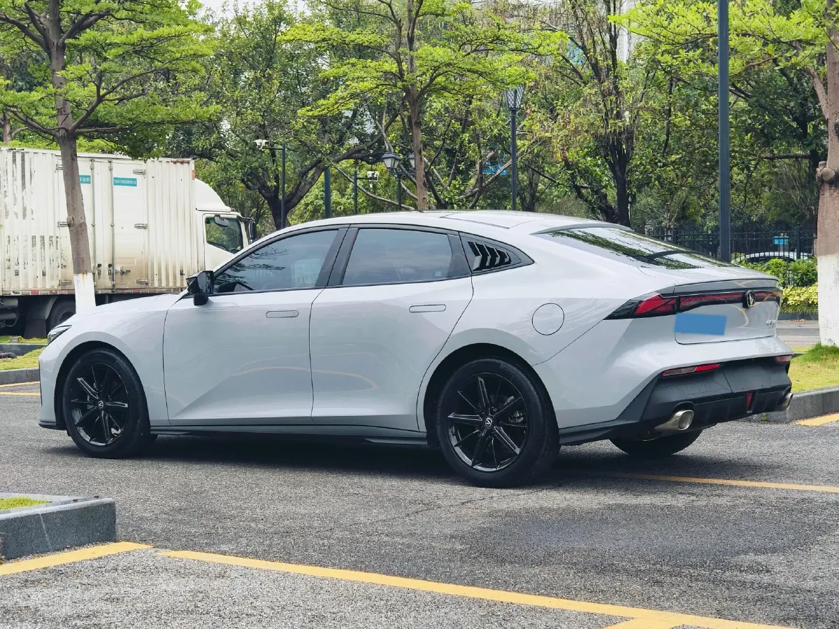 2022 ChangAn UNI-V 1.5T 188HP L4 7DCT,autocango,china used car exporter,china ev exporter,chinese used car exporter,chinese used ev exporter