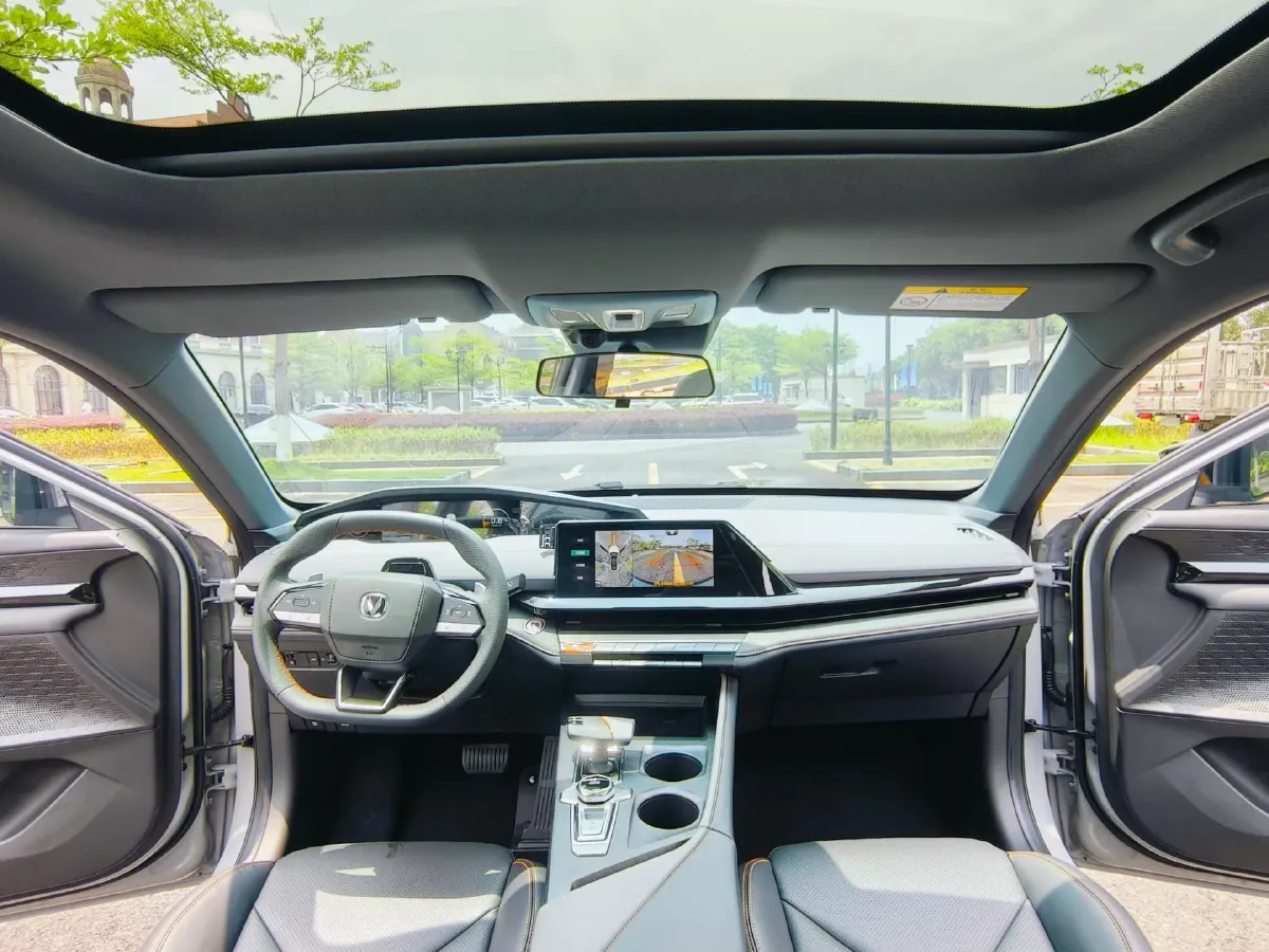 2022 ChangAn UNI-V 1.5T 188HP L4 7DCT,autocango,china used car exporter,china ev exporter,chinese used car exporter,chinese used ev exporter