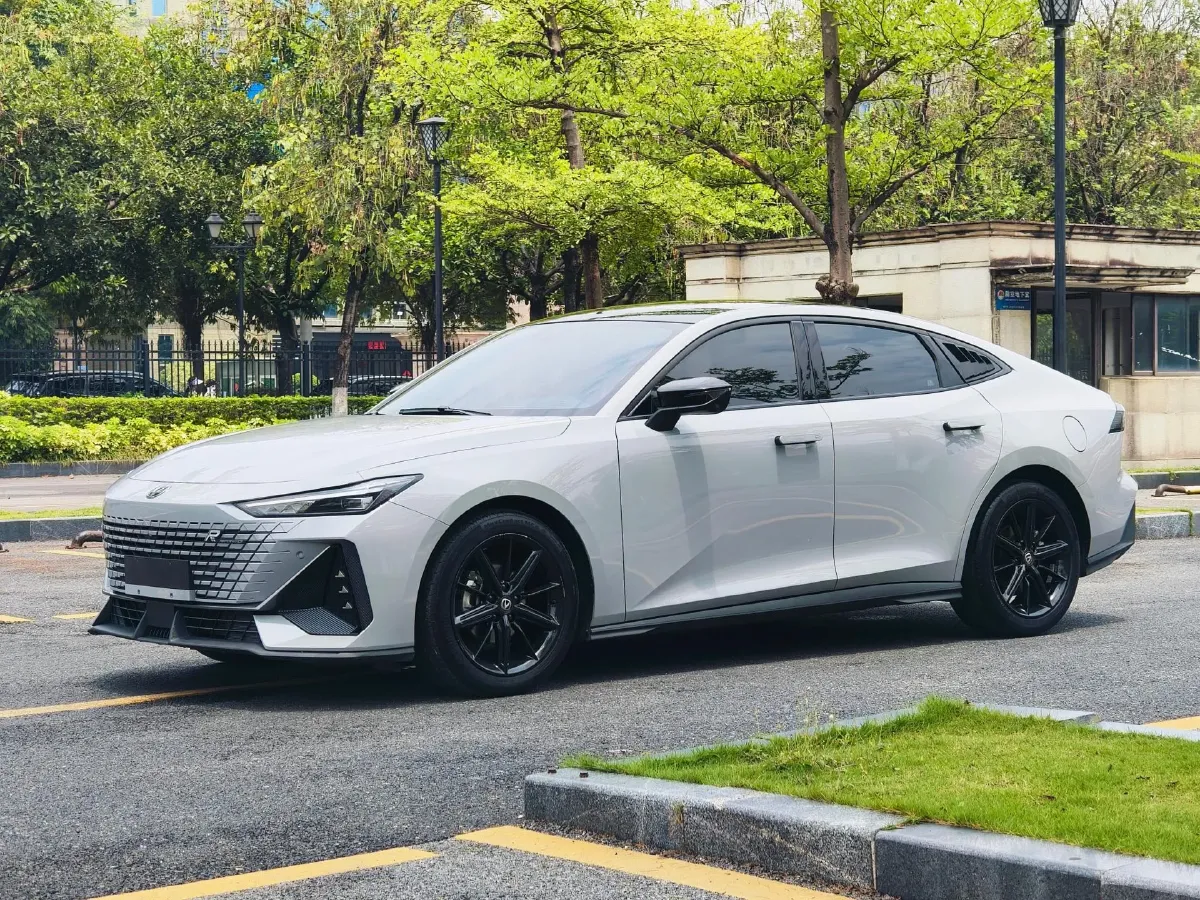 2022 ChangAn UNI-V 1.5T 188HP L4 7DCT,autocango,china used car exporter,china ev exporter,chinese used car exporter,chinese used ev exporter