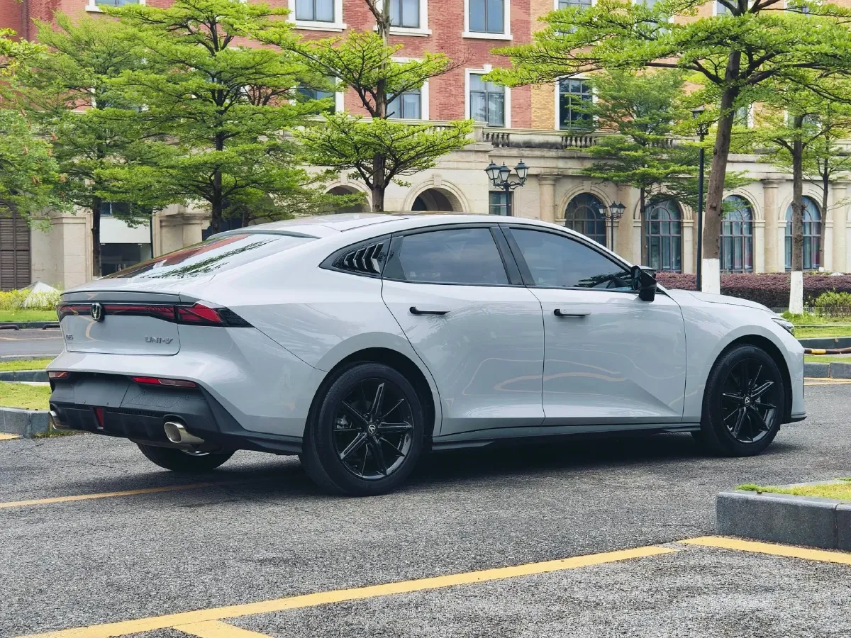 2022 ChangAn UNI-V 1.5T 188HP L4 7DCT,autocango,china used car exporter,china ev exporter,chinese used car exporter,chinese used ev exporter