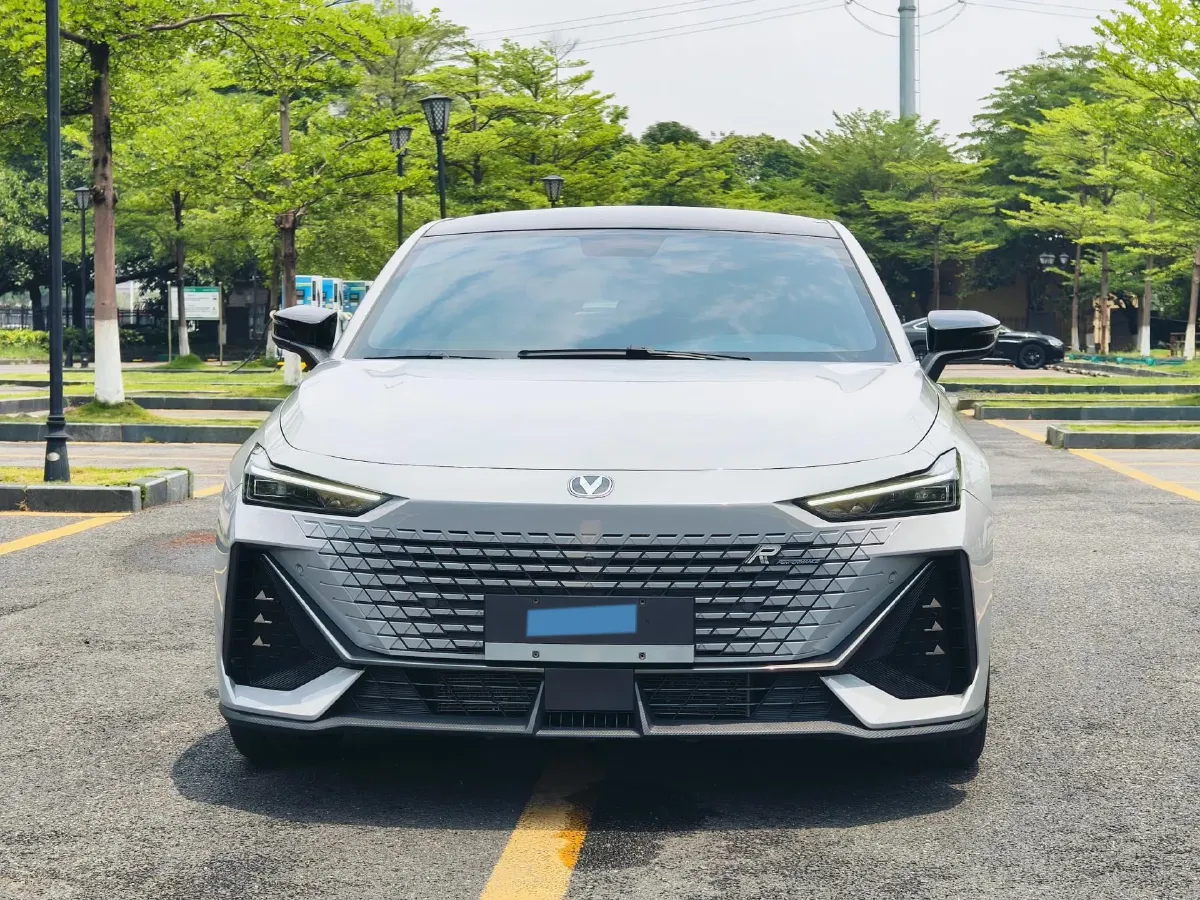 2022 ChangAn UNI-V 1.5T 188HP L4 7DCT,autocango,china used car exporter,china ev exporter,chinese used car exporter,chinese used ev exporter