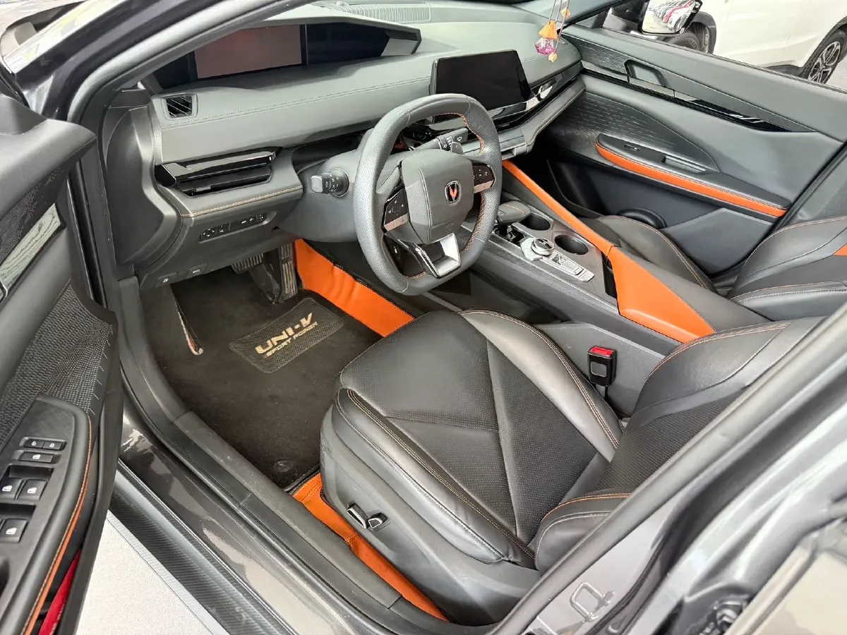 2022 ChangAn UNI-V 1.5T 188HP L4 7DCT,autocango,china used car exporter,china ev exporter,chinese used car exporter,chinese used ev exporter