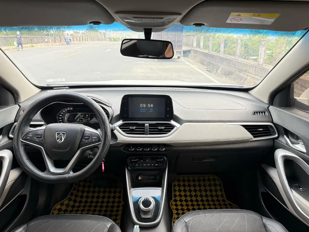 2017 BaoJun 310W 1.5L 105HP L4 6MT,autocango,china used car exporter,china ev exporter,chinese used car exporter,chinese used ev exporter