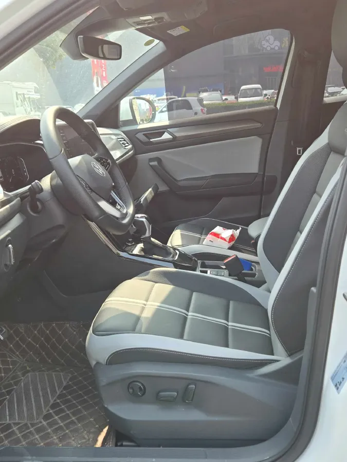 2024 Volkswagen T-Roc 1.5T 160HP L4 7DCT,autocango,china used car exporter,china ev exporter,chinese used car exporter,chinese used ev exporter