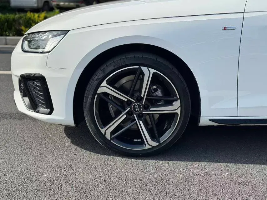 2024 Audi A4L 2.0T 190HP L4 7DCT,autocango,china used car exporter,china ev exporter,chinese used car exporter,chinese used ev exporter