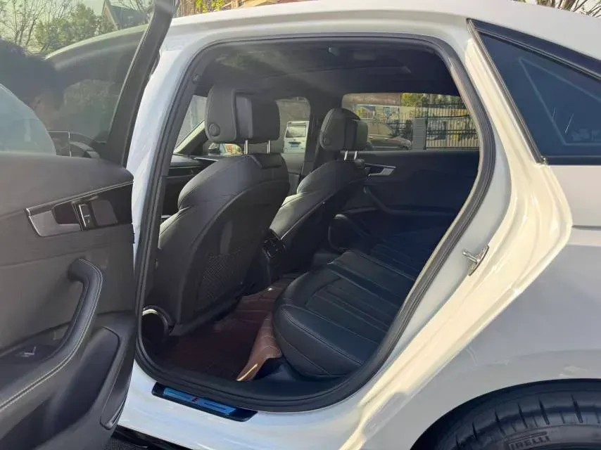 2024 Audi A4L 2.0T 190HP L4 7DCT,autocango,china used car exporter,china ev exporter,chinese used car exporter,chinese used ev exporter