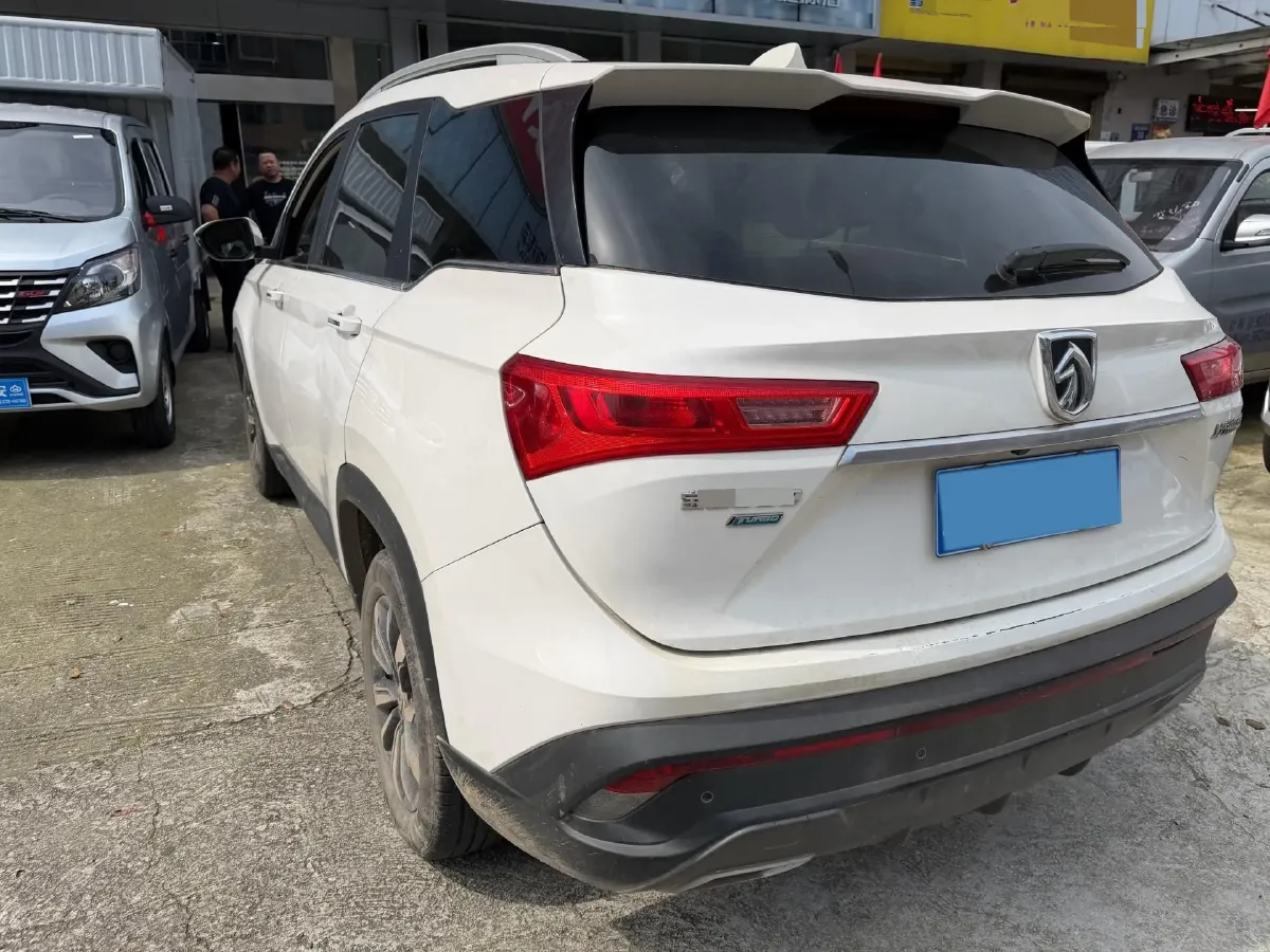 2018 BaoJun 530 1.5T 150HP L4 6MT,autocango,china used car exporter,china ev exporter,chinese used car exporter,chinese used ev exporter