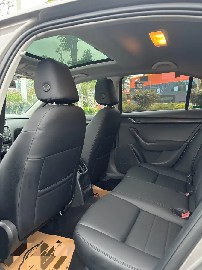 2017 Skoda Octavia 1.6L 110HP L4 6AT,autocango,china used car exporter,china ev exporter,chinese used car exporter,chinese used ev exporter