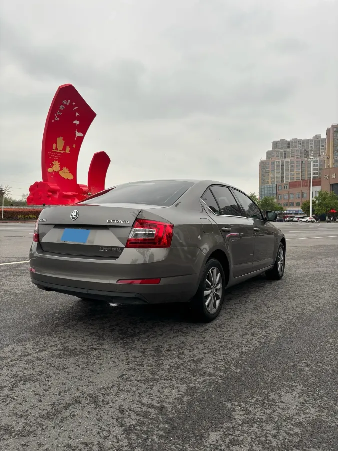 2017 Skoda Octavia 1.6L 110HP L4 6AT,autocango,china used car exporter,china ev exporter,chinese used car exporter,chinese used ev exporter