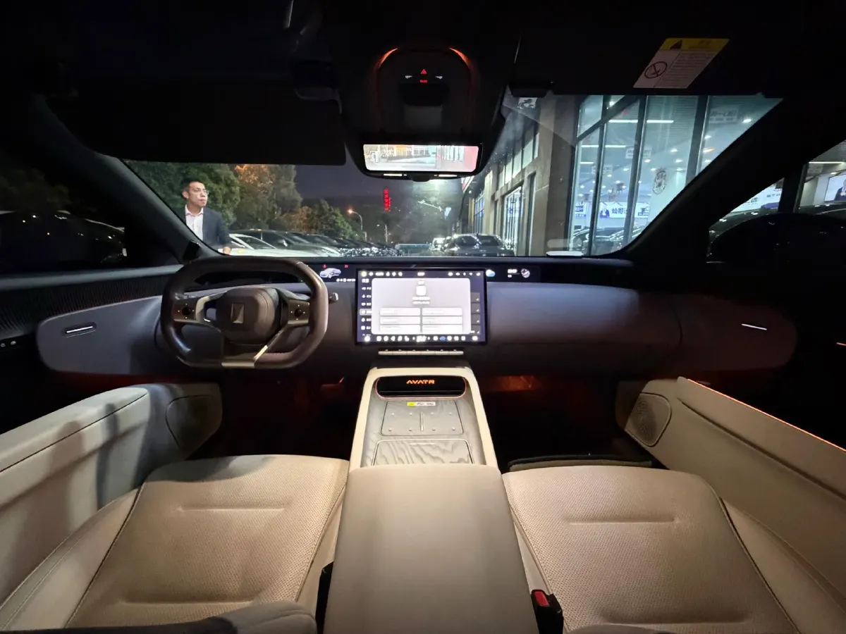 2025 Avatr 12 1.5T 156HP L4 REEV 39.05KWH,autocango,china used car exporter,china ev exporter,chinese used car exporter,chinese used ev exporter