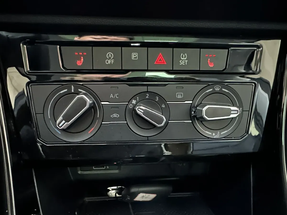 2022 Jetta VS7 1.4T 150HP L4 6AT,autocango,china used car exporter,china ev exporter,chinese used car exporter,chinese used ev exporter