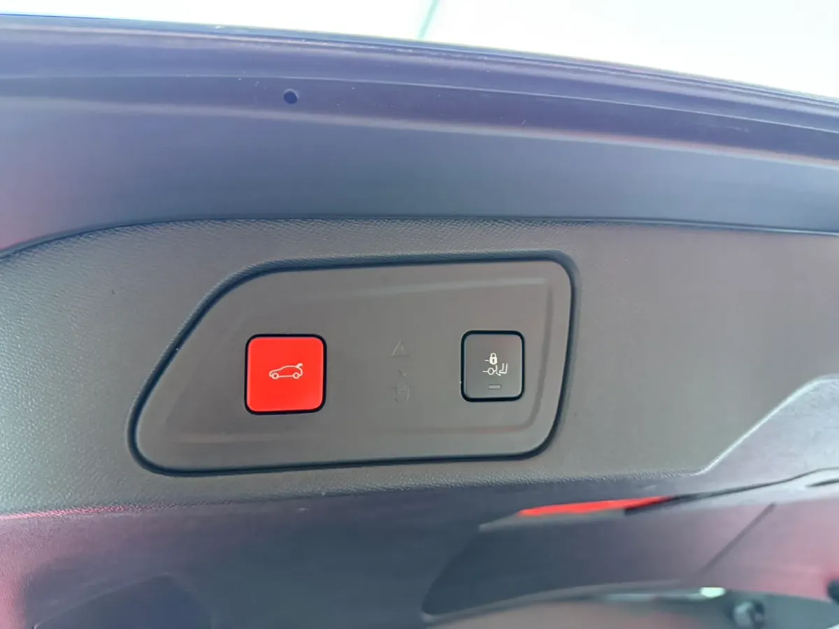 2021 Citroen C5 Aircross 1.8T 211HP L4 8AT,autocango,china used car exporter,china ev exporter,chinese used car exporter,chinese used ev exporter