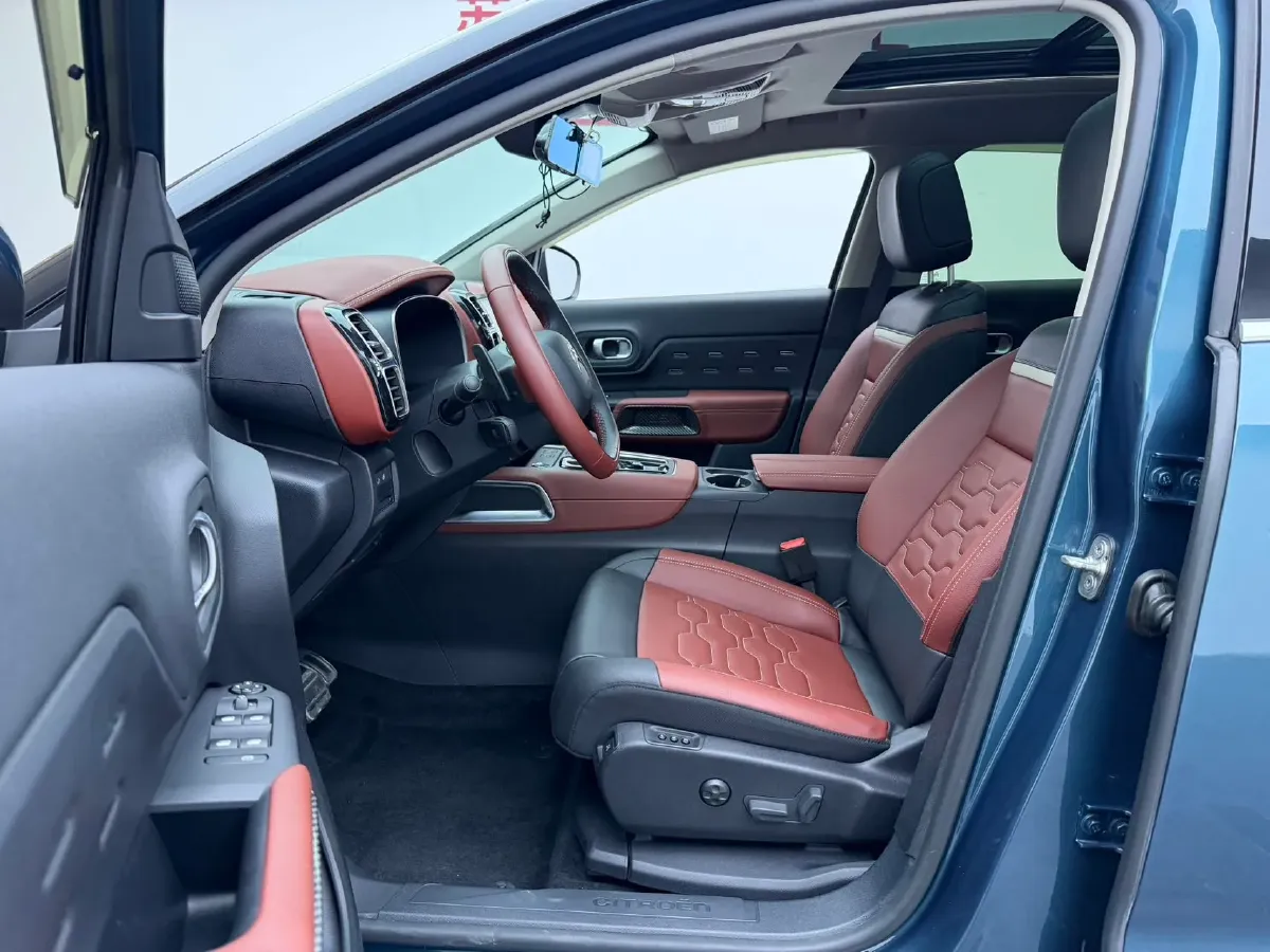 2021 Citroen C5 Aircross 1.8T 211HP L4 8AT,autocango,china used car exporter,china ev exporter,chinese used car exporter,chinese used ev exporter