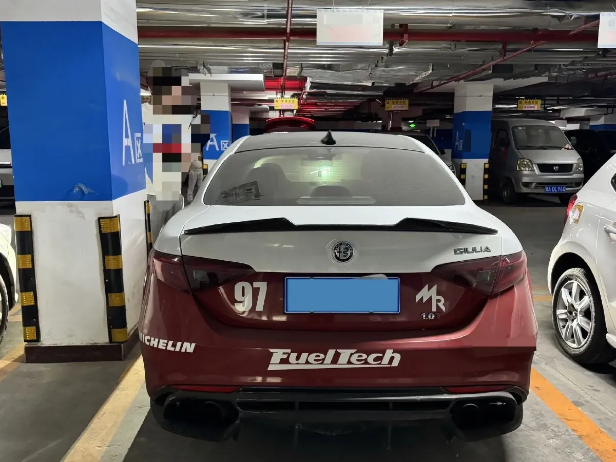 2017 Alfa Romeo Giulia 2.0T 200HP L4 8AT,autocango,china used car exporter,china ev exporter,chinese used car exporter,chinese used ev exporter
