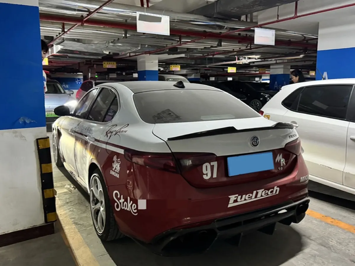 2017 Alfa Romeo Giulia 2.0T 200HP L4 8AT,autocango,china used car exporter,china ev exporter,chinese used car exporter,chinese used ev exporter