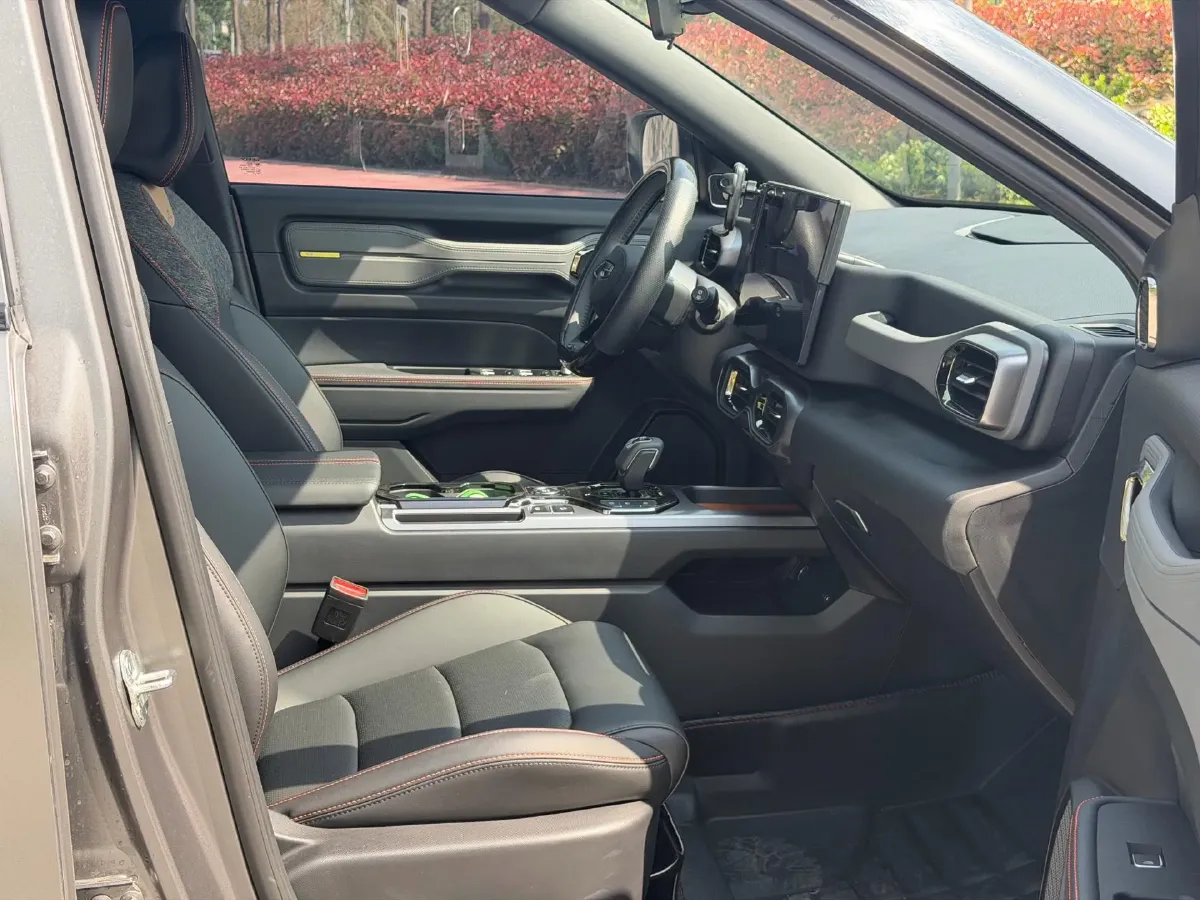 2025 Geely Cowboy 1.5T 181HP L4 7DCT,autocango,china used car exporter,china ev exporter,chinese used car exporter,chinese used ev exporter