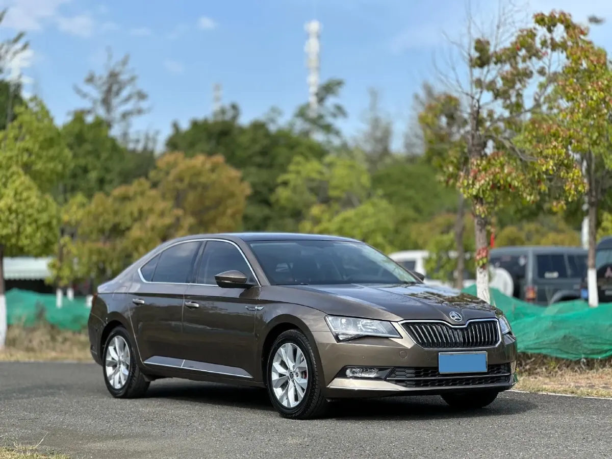 2018 Skoda Superb 1.8T 180HP L4 7DCT,autocango,china used car exporter,china ev exporter,chinese used car exporter,chinese used ev exporter