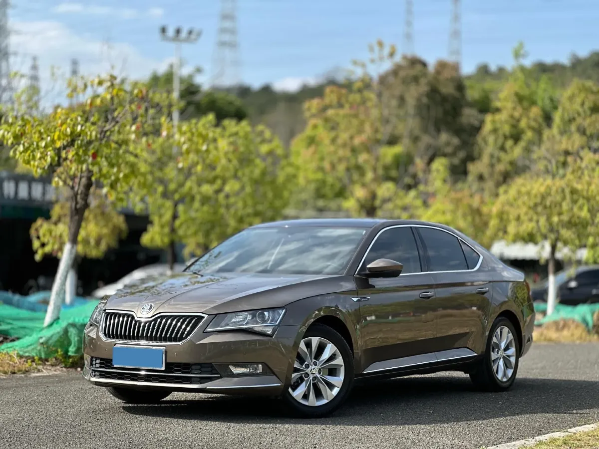 2018 Skoda Superb 1.8T 180HP L4 7DCT,autocango,china used car exporter,china ev exporter,chinese used car exporter,chinese used ev exporter