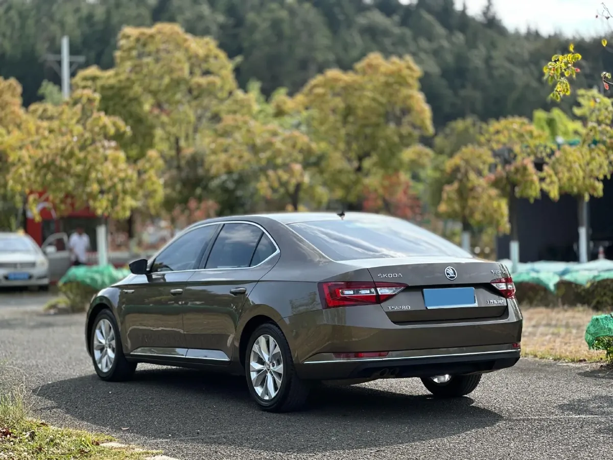 2018 Skoda Superb 1.8T 180HP L4 7DCT,autocango,china used car exporter,china ev exporter,chinese used car exporter,chinese used ev exporter