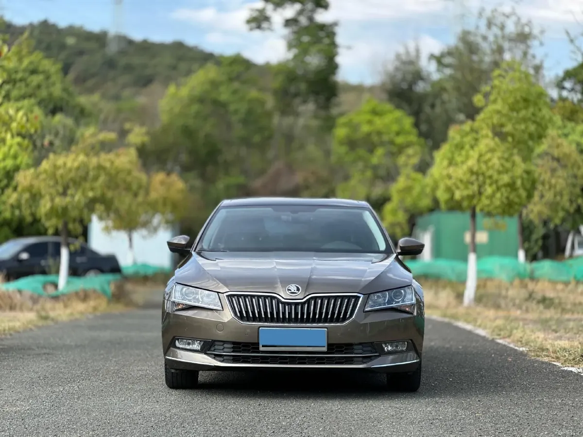 2018 Skoda Superb 1.8T 180HP L4 7DCT,autocango,china used car exporter,china ev exporter,chinese used car exporter,chinese used ev exporter