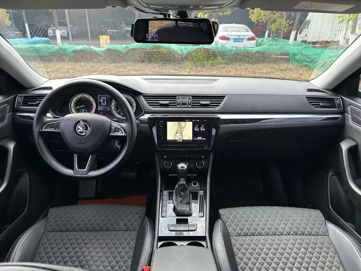 2018 Skoda Superb 1.8T 180HP L4 7DCT,autocango,china used car exporter,china ev exporter,chinese used car exporter,chinese used ev exporter