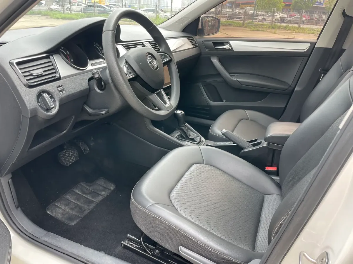 2020 Skoda Rapid 1.5L 112HP L4 6AT,autocango,china used car exporter,china ev exporter,chinese used car exporter,chinese used ev exporter