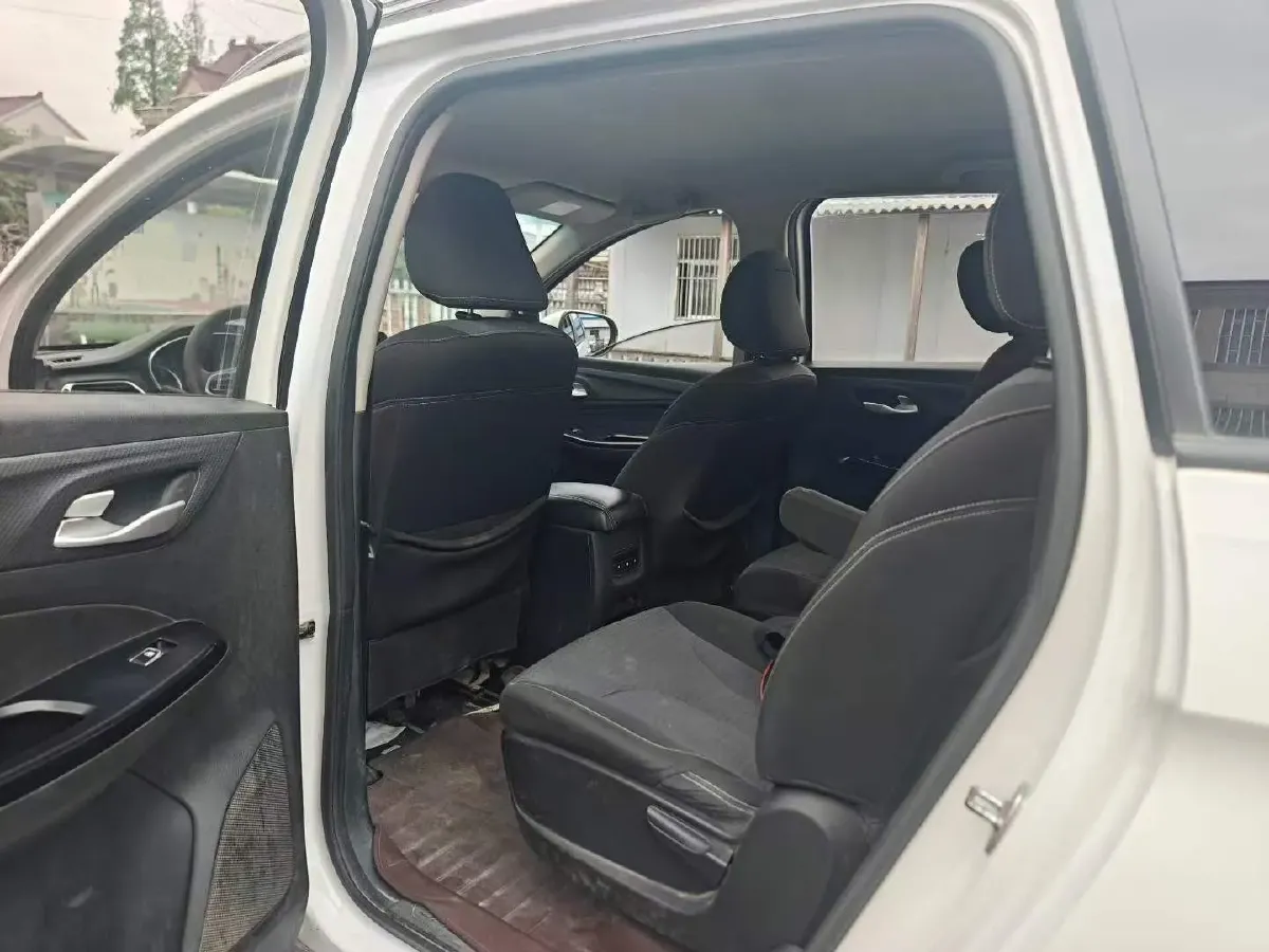 2019 BaoJun 730 1.5L 112HP L4 6MT,autocango,china used car exporter,china ev exporter,chinese used car exporter,chinese used ev exporter