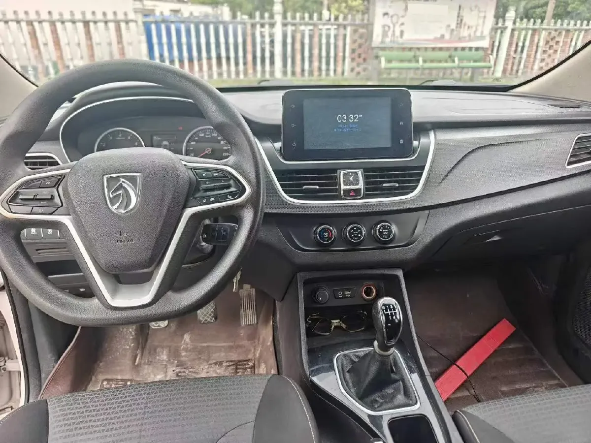 2019 BaoJun 730 1.5L 112HP L4 6MT,autocango,china used car exporter,china ev exporter,chinese used car exporter,chinese used ev exporter