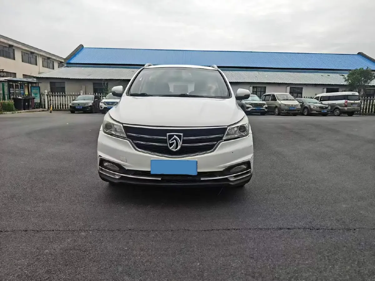 2019 BaoJun 730 1.5L 112HP L4 6MT,autocango,china used car exporter,china ev exporter,chinese used car exporter,chinese used ev exporter