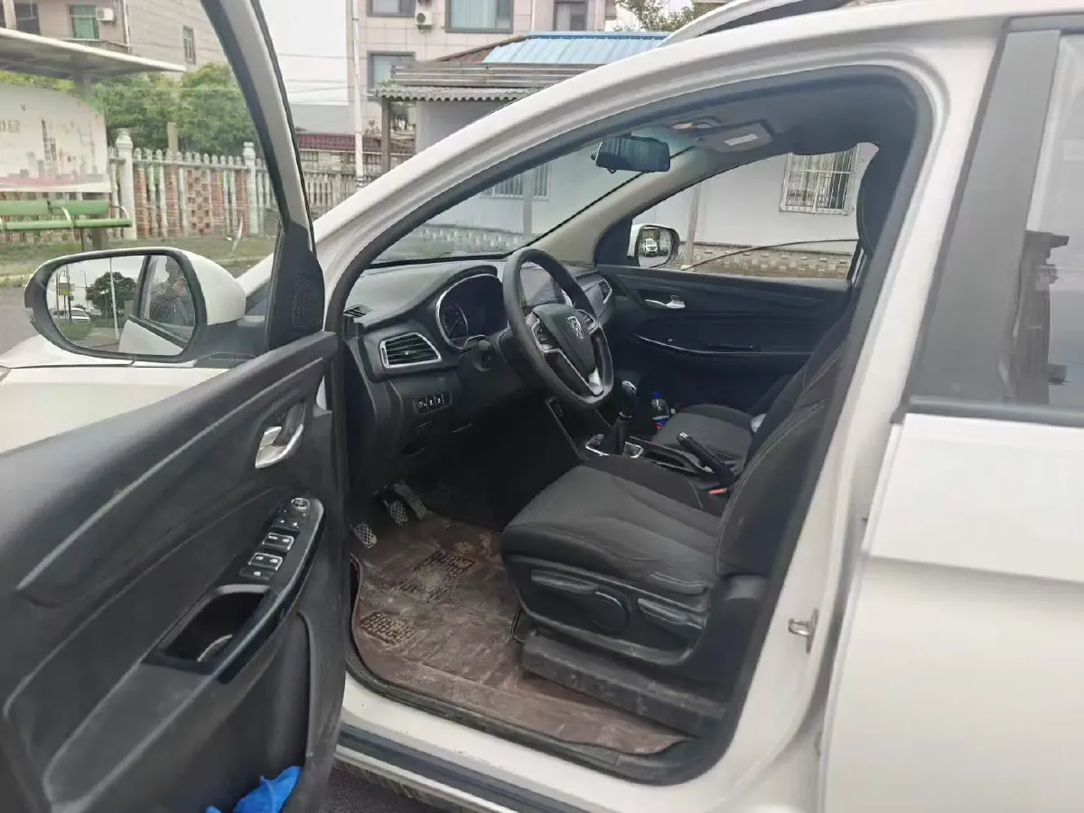2019 BaoJun 730 1.5L 112HP L4 6MT,autocango,china used car exporter,china ev exporter,chinese used car exporter,chinese used ev exporter