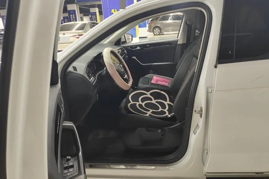 2021 Volkswagen T-Roc 1.4T 150HP L4 7DCT,autocango,china used car exporter,china ev exporter,chinese used car exporter,chinese used ev exporter