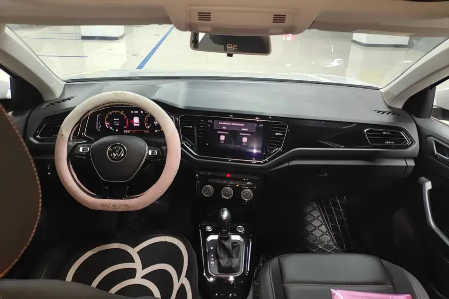 2021 Volkswagen T-Roc 1.4T 150HP L4 7DCT,autocango,china used car exporter,china ev exporter,chinese used car exporter,chinese used ev exporter