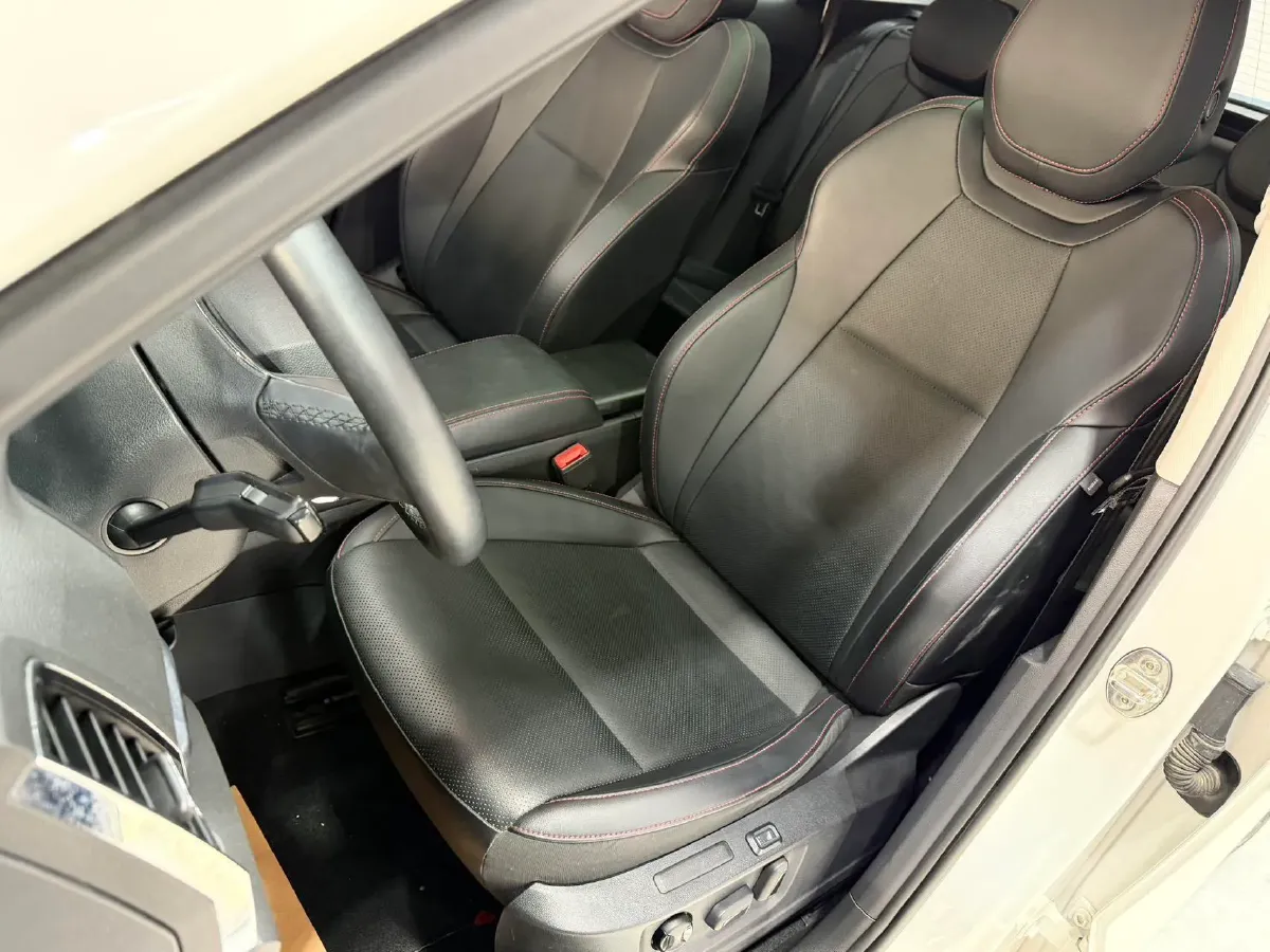 2022 Skoda Karoq 1.4T 150HP L4 7DCT,autocango,china used car exporter,china ev exporter,chinese used car exporter,chinese used ev exporter