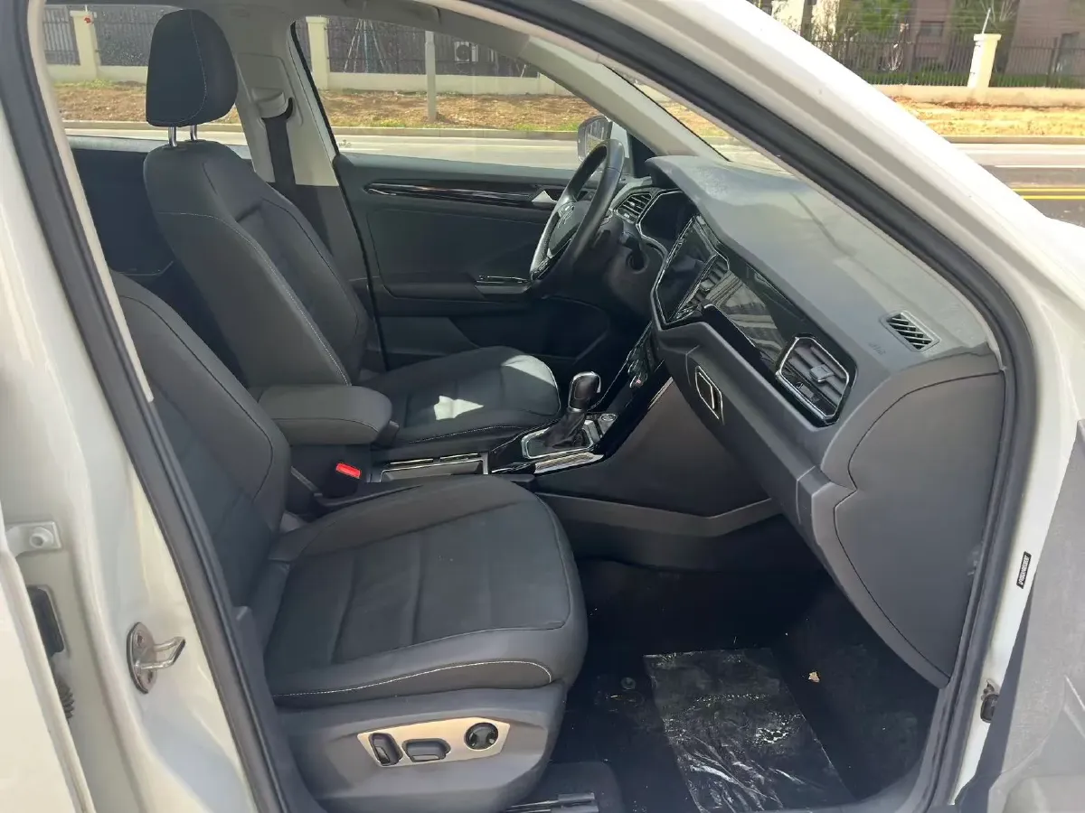 2022 Volkswagen T-Roc 1.4T 150HP L4 7DCT,autocango,china used car exporter,china ev exporter,chinese used car exporter,chinese used ev exporter