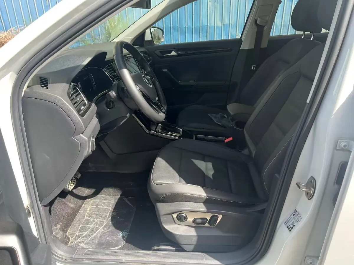 2022 Volkswagen T-Roc 1.4T 150HP L4 7DCT,autocango,china used car exporter,china ev exporter,chinese used car exporter,chinese used ev exporter