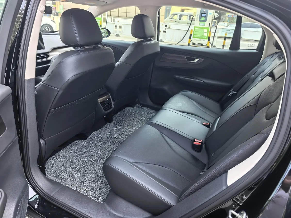 2025 HongQi E-QM5 BEV,autocango,china used car exporter,china ev exporter,chinese used car exporter,chinese used ev exporter