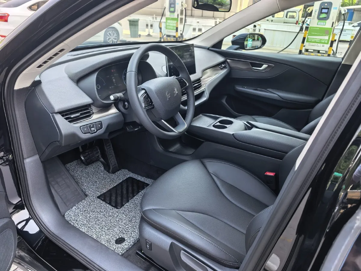 2025 HongQi E-QM5 BEV,autocango,china used car exporter,china ev exporter,chinese used car exporter,chinese used ev exporter