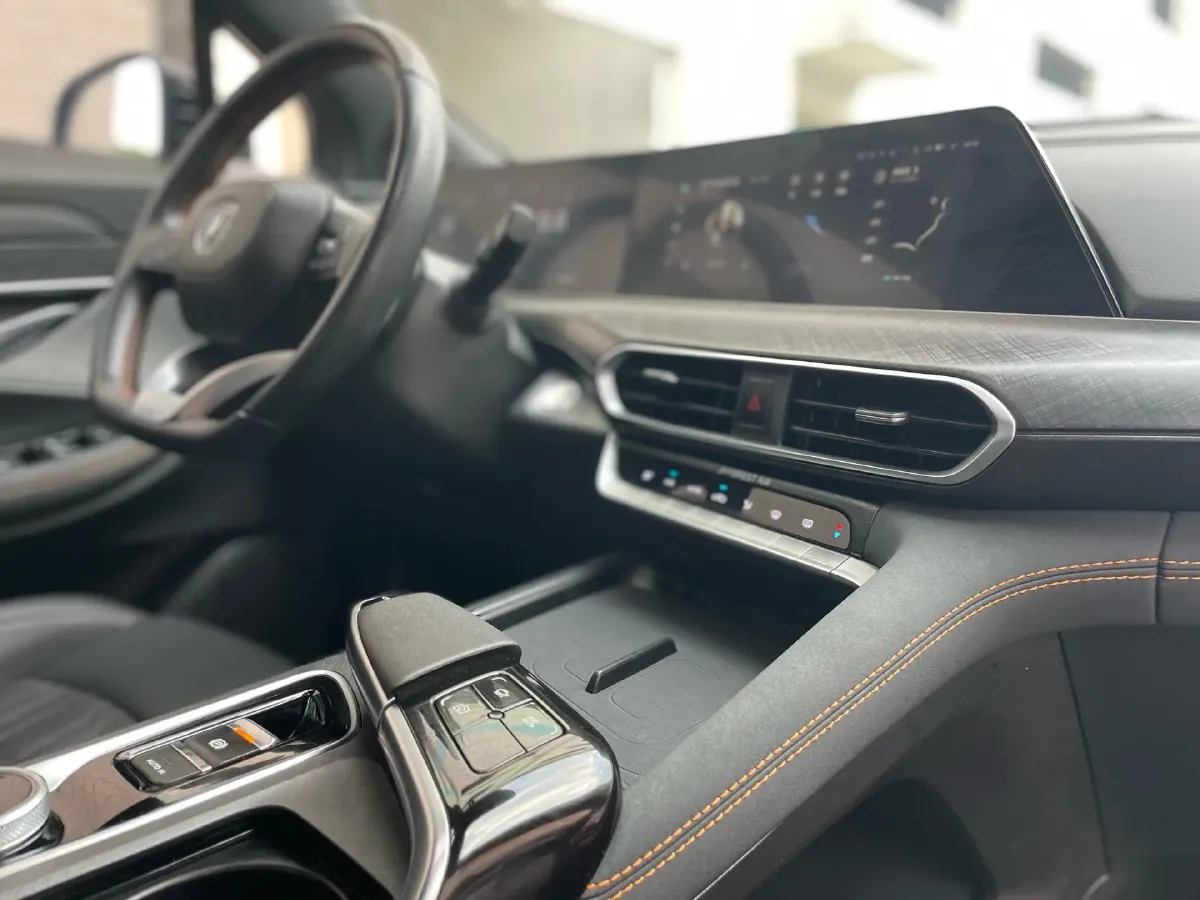 2022 ChangAn UNI-T 1.5T 188HP L4 7DCT,autocango,china used car exporter,china ev exporter,chinese used car exporter,chinese used ev exporter