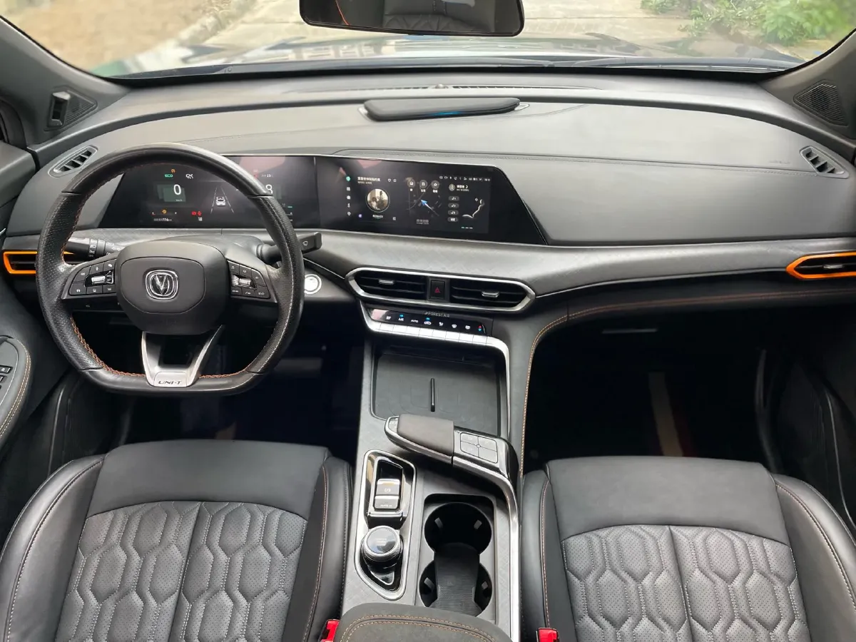 2022 ChangAn UNI-T 1.5T 188HP L4 7DCT,autocango,china used car exporter,china ev exporter,chinese used car exporter,chinese used ev exporter