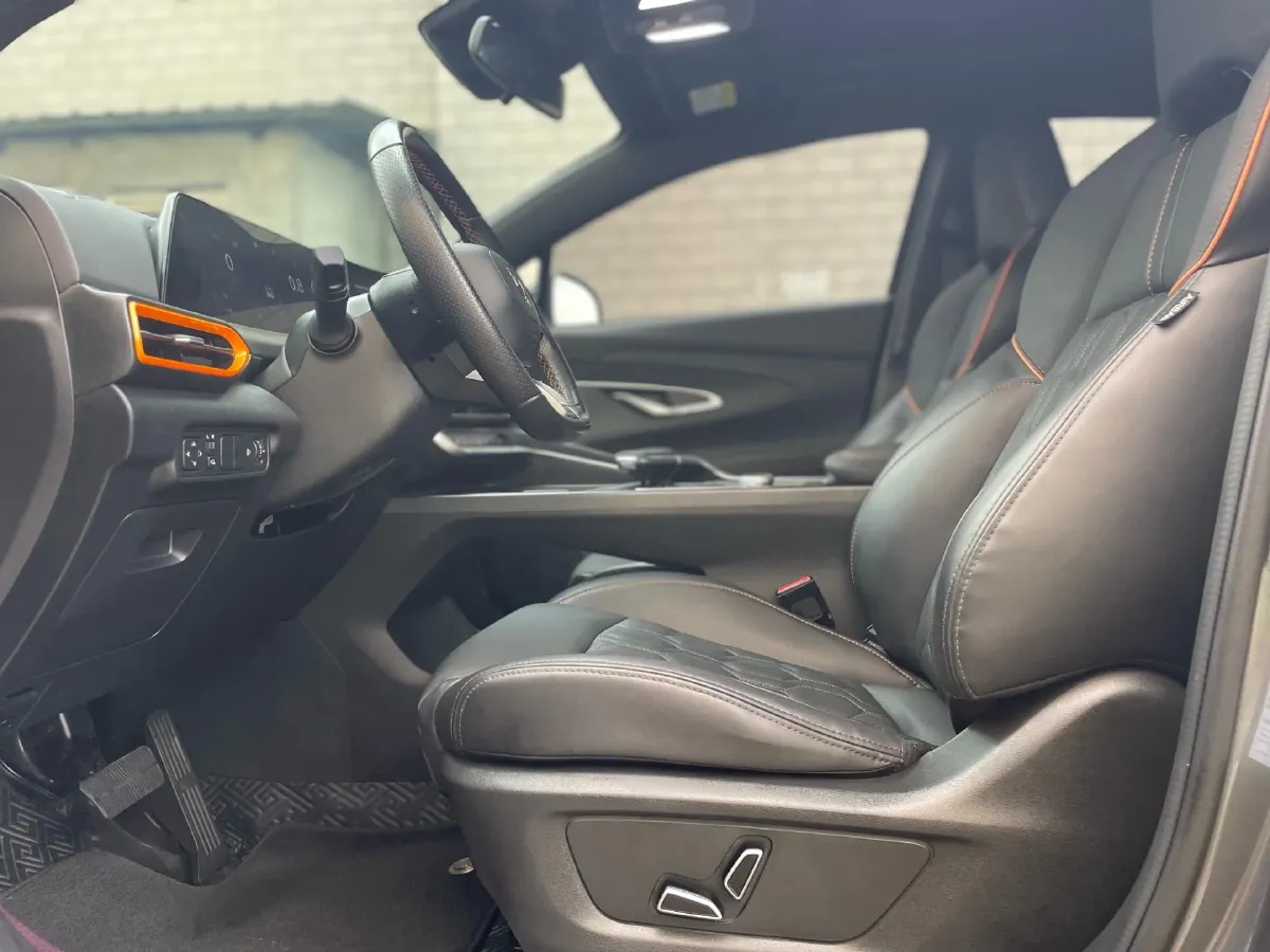 2022 ChangAn UNI-T 1.5T 188HP L4 7DCT,autocango,china used car exporter,china ev exporter,chinese used car exporter,chinese used ev exporter