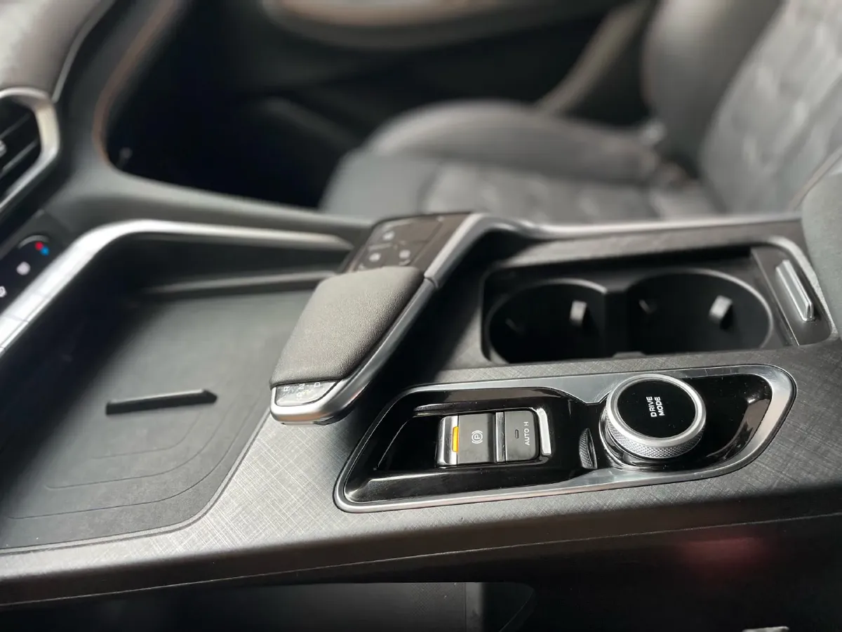 2022 ChangAn UNI-T 1.5T 188HP L4 7DCT,autocango,china used car exporter,china ev exporter,chinese used car exporter,chinese used ev exporter