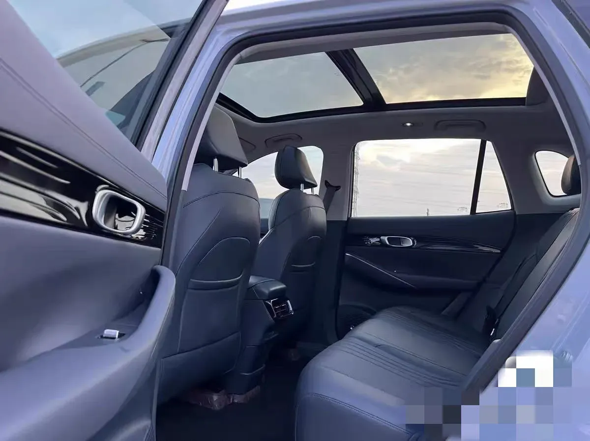 2024 Geely Emgrand L HiP 1.5T 181HP L4 3DHT PHEV 15.5KWH,autocango,china used car exporter,china ev exporter,chinese used car exporter,chinese used ev exporter