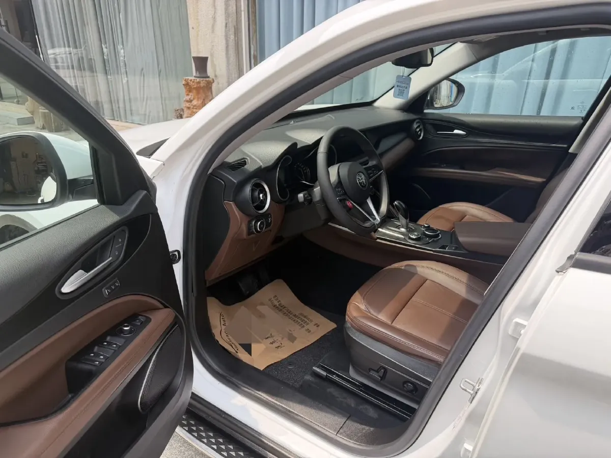 2017 Jaguar XE 2.0T 240HP L4 8AT,autocango,china used car exporter,china ev exporter,chinese used car exporter,chinese used ev exporter