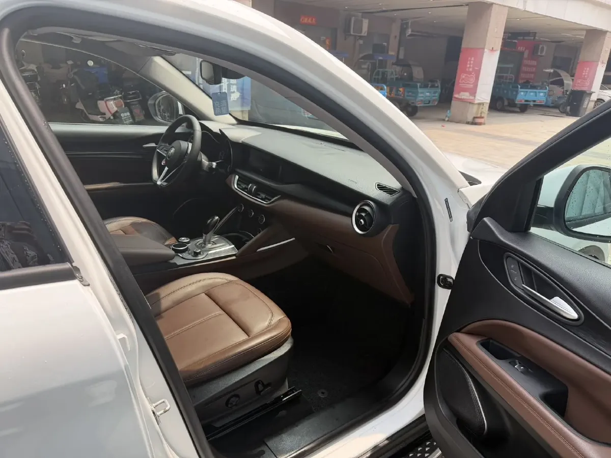 2017 Jaguar XE 2.0T 240HP L4 8AT,autocango,china used car exporter,china ev exporter,chinese used car exporter,chinese used ev exporter
