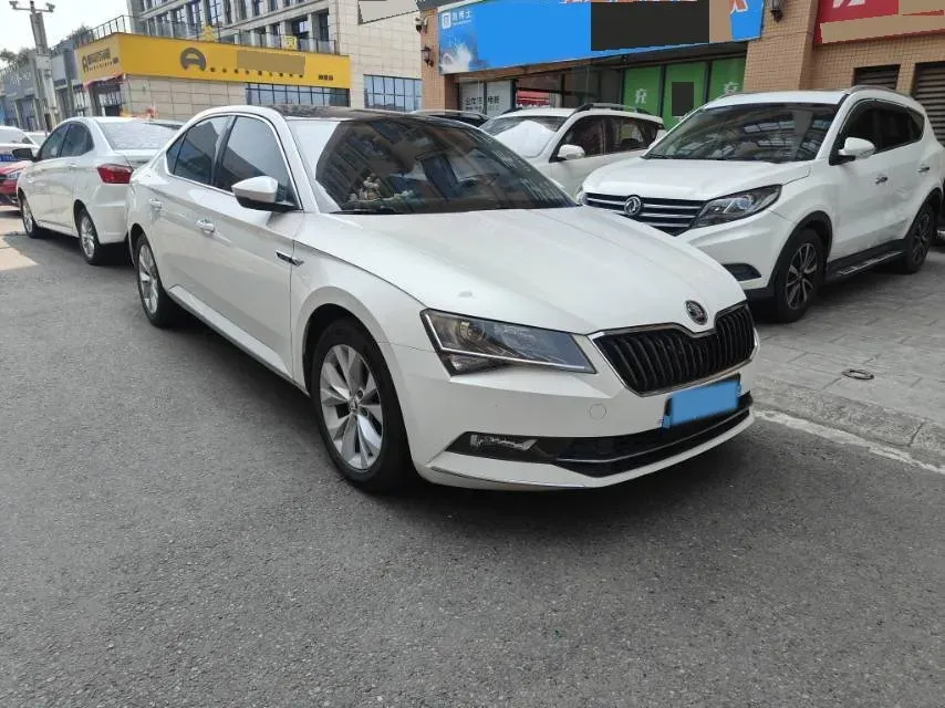 2018 Skoda Superb 1.8T 180HP L4 7DCT,autocango,china used car exporter,china ev exporter,chinese used car exporter,chinese used ev exporter